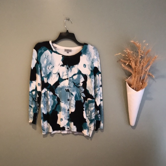 Joseph Abboud Sweaters - Joseph A. Women’s Flower Print Button Up Front Cardigan M. EUC 3/4 Sleeve